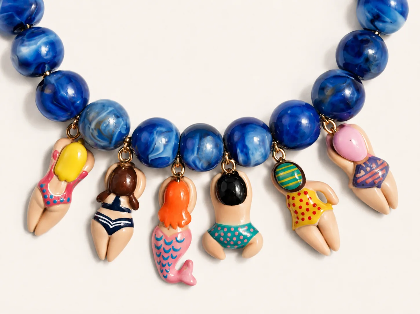 collier-perles-bleues-baigneuses-detail